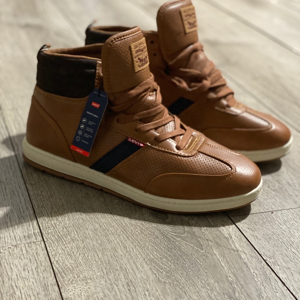 SOLD!! NWT men sneakers